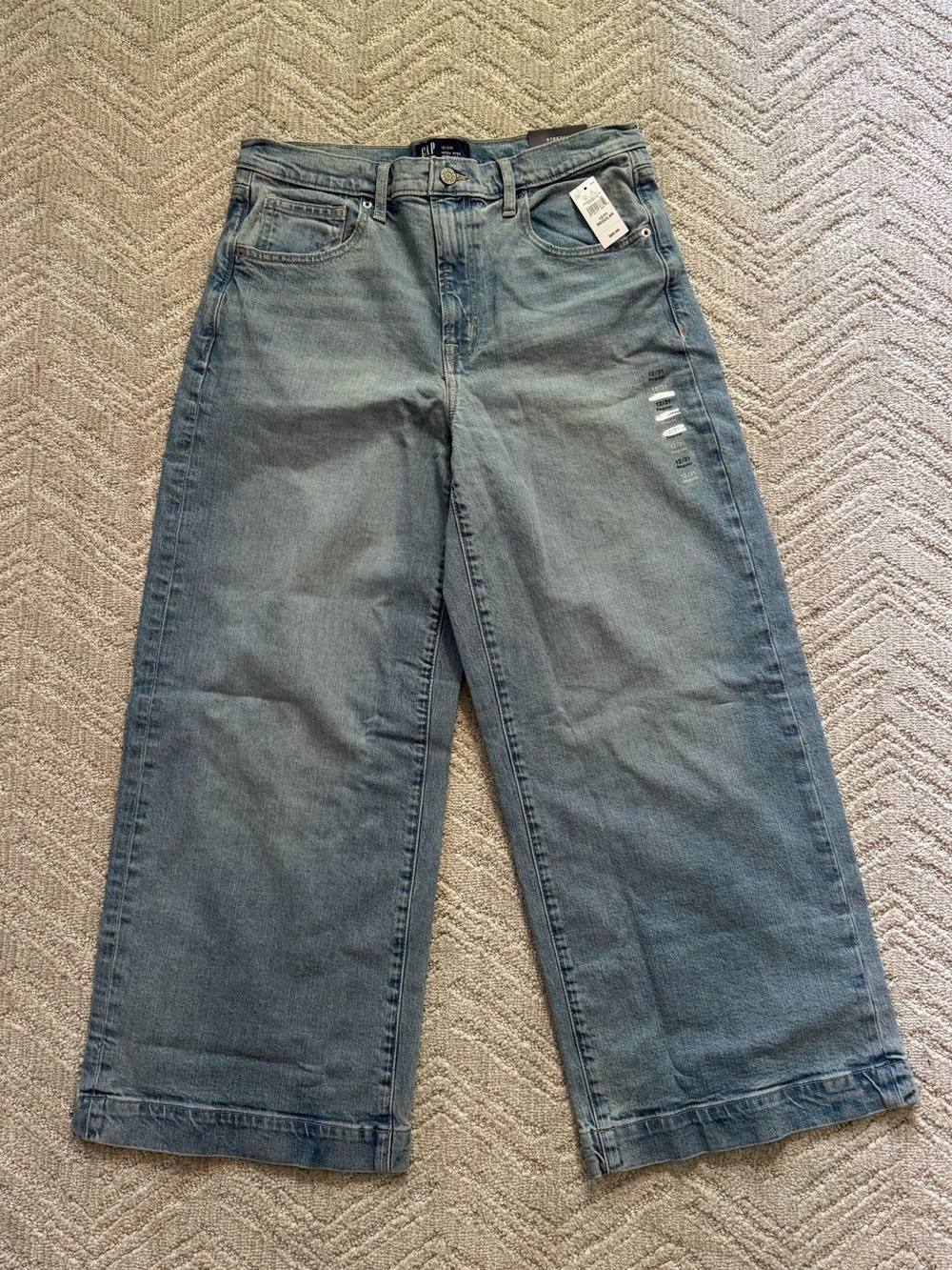 NWT GAP High Rise, Wide Legged, Cropped Jeans. - size 12